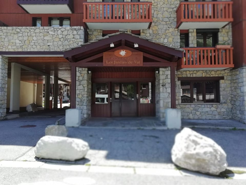 Superbe appartement rénové 4 pers, 2 salles de bain, Parking et WiFi, proche centre et pistes - FR-1-411-897 Apartment in Val dIsere