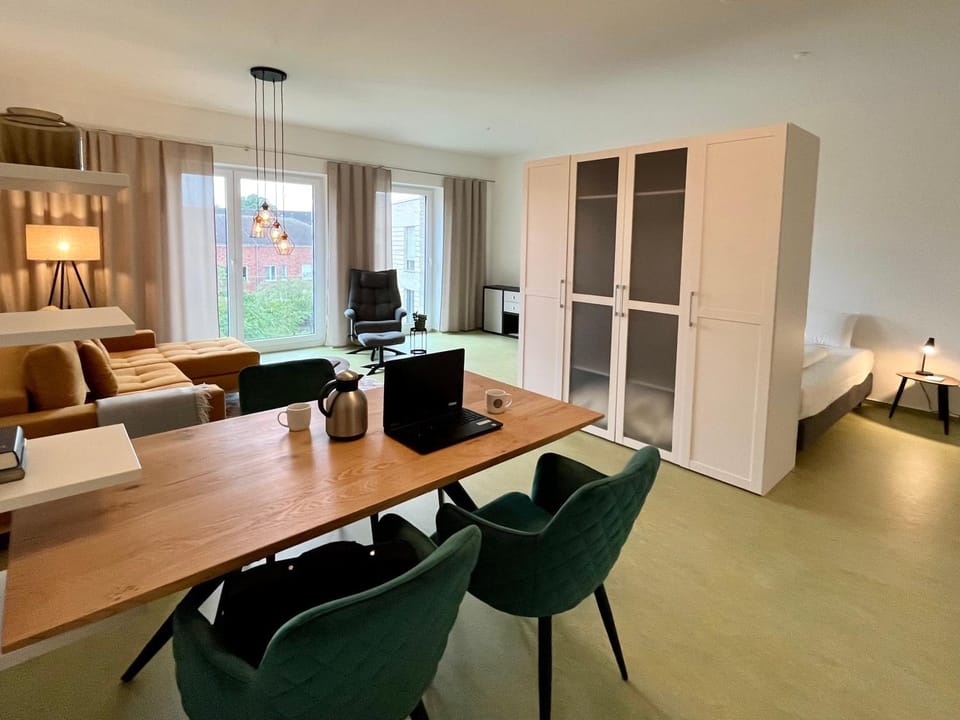 Seating area, Dining area, wardrobe