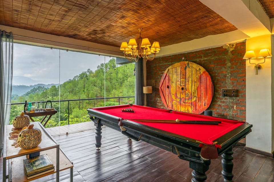 Billiard, Game Room