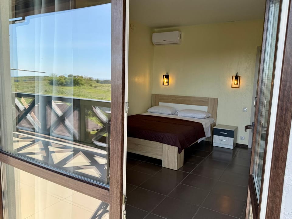 Bed, View (from property/room), Balcony/Terrace, Photo of the whole room, Bedroom, air conditioner
