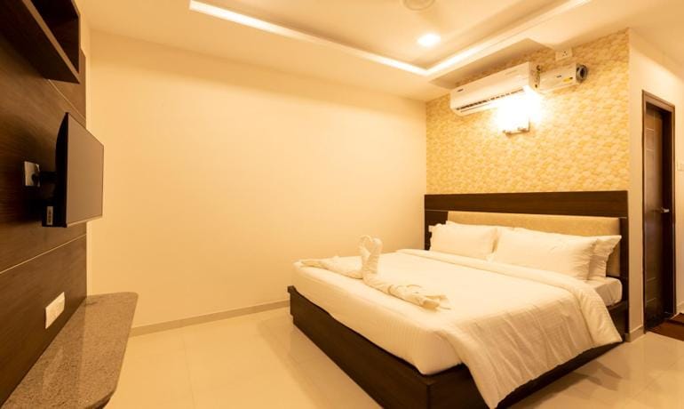Bed, TV and multimedia, Bedroom, air conditioner