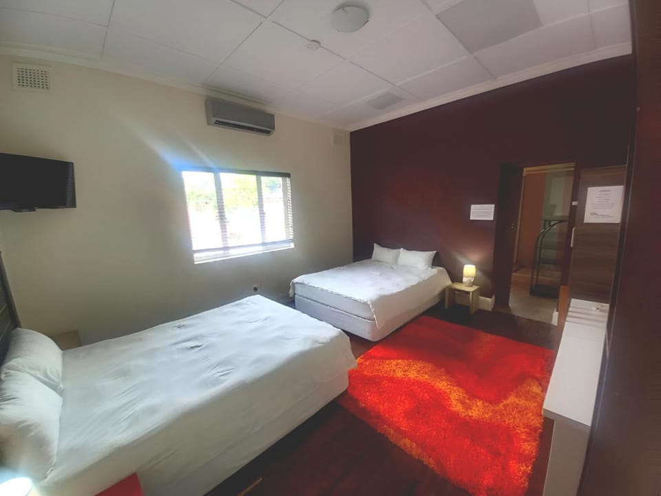 Bed, TV and multimedia, Bedroom, air conditioner