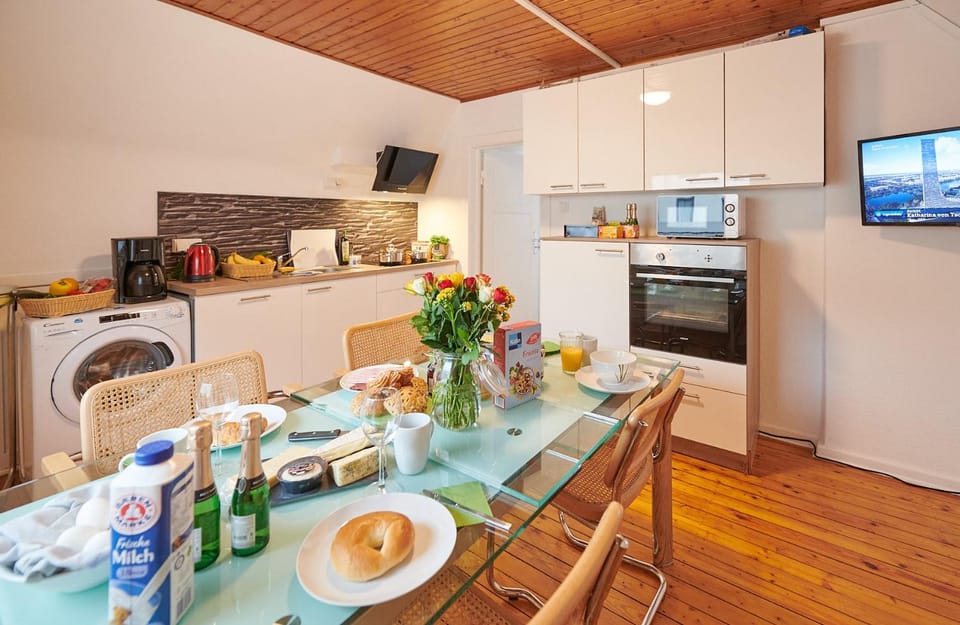 TV and multimedia, Kitchen or kitchenette, Dining area, minibar, pet friendly