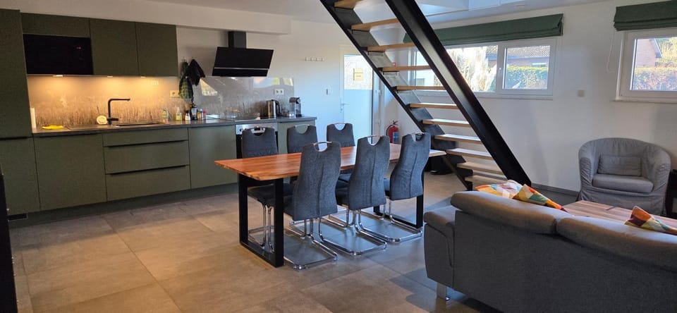 Kitchen or kitchenette, Seating area, Dining area, kitchen