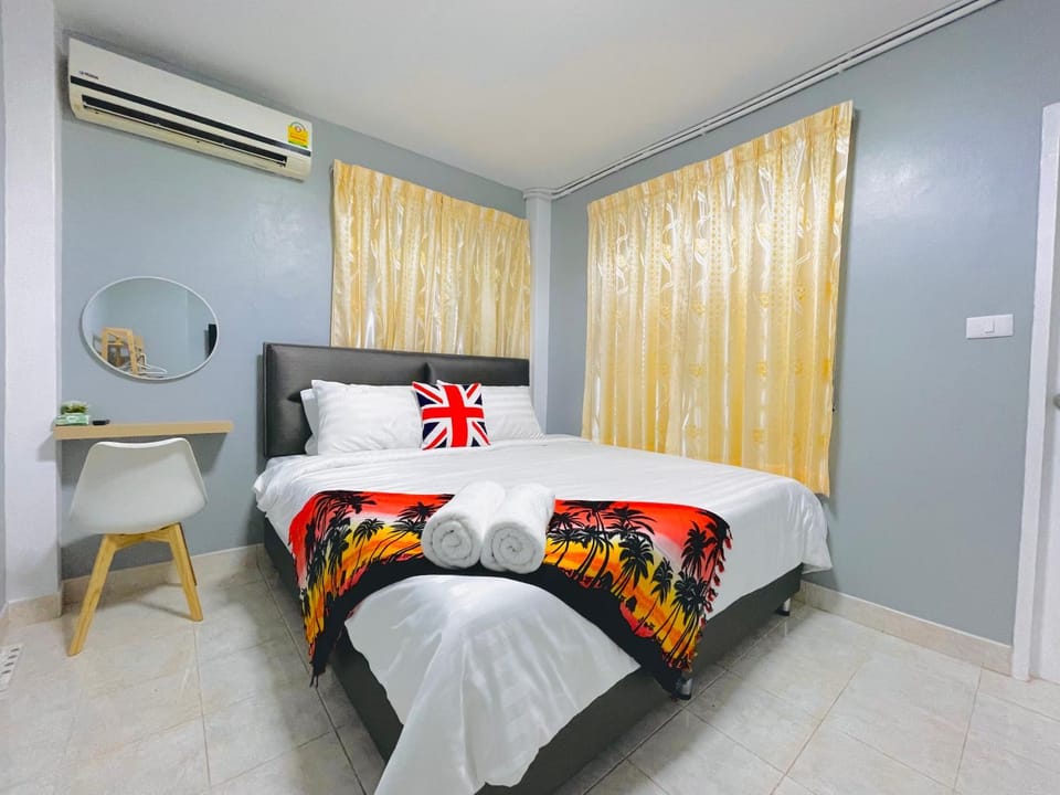 Bed, Bedroom, towels, air conditioner