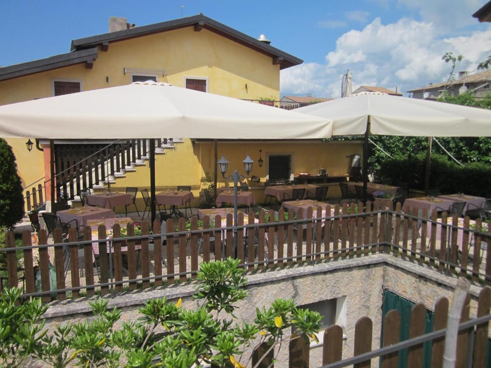 Le Bottesele Farm Stay in San Zeno di Montagna