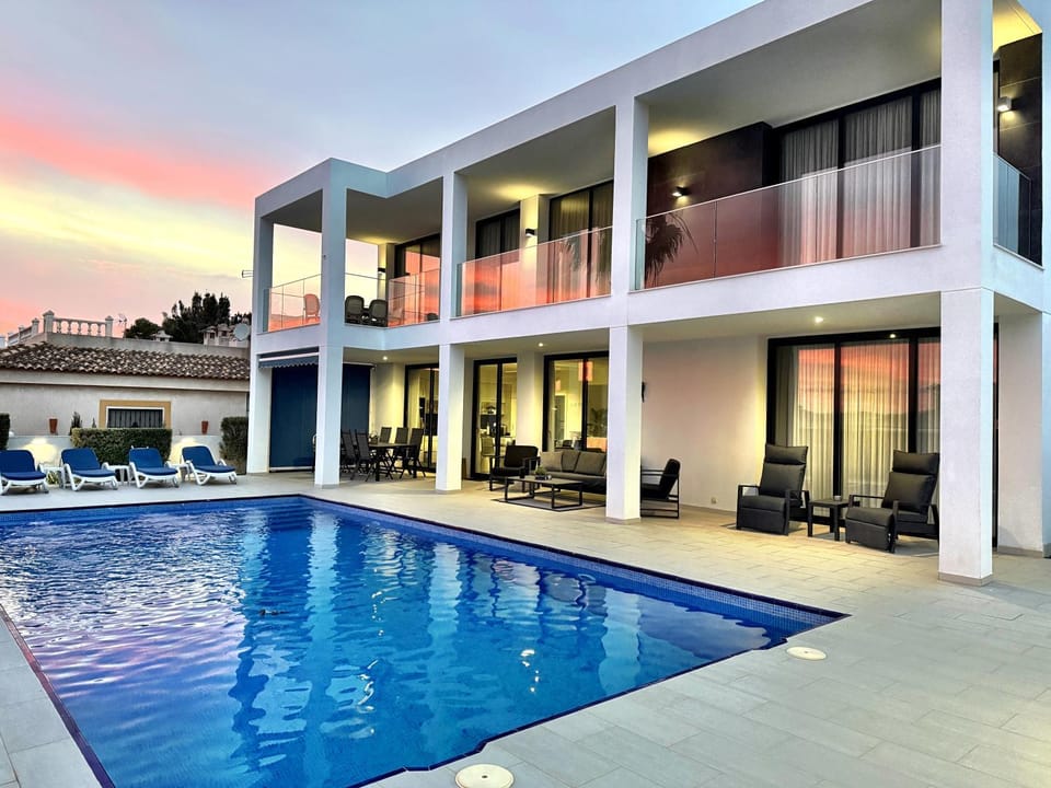 Luxury villa with large swimming pool and outdoor area Villa in Vega Baja del Segura