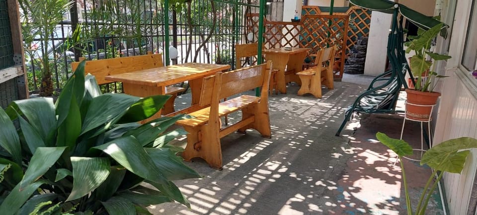 Restaurant/places to eat, Balcony/Terrace
