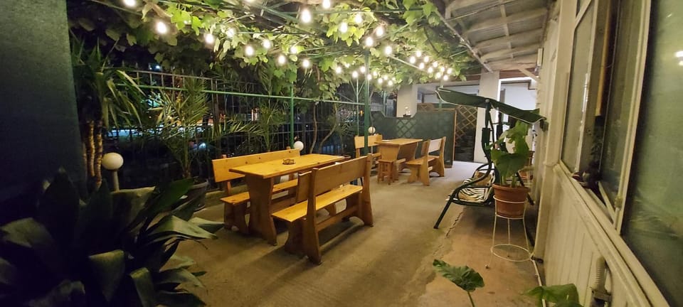 Garden, Dining area