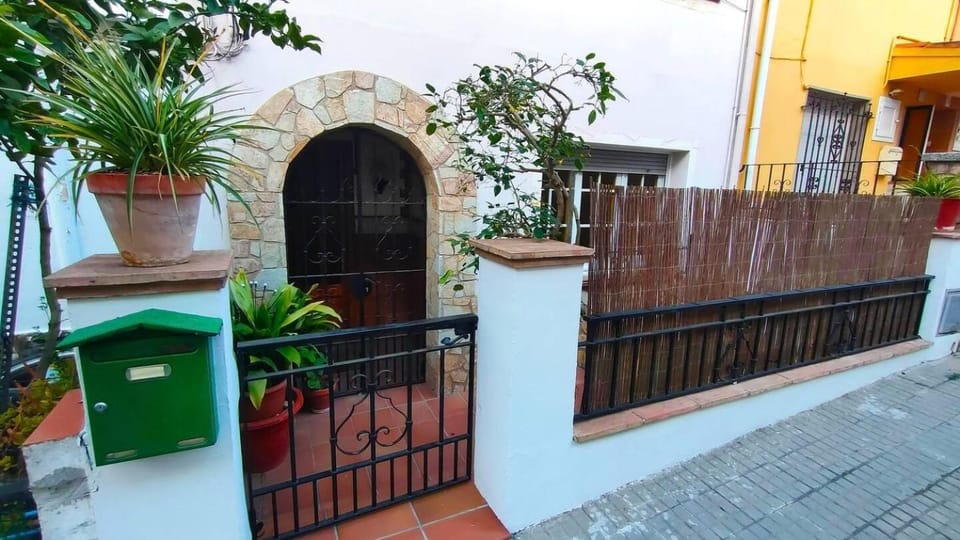 Property building, Facade/entrance, Balcony/Terrace