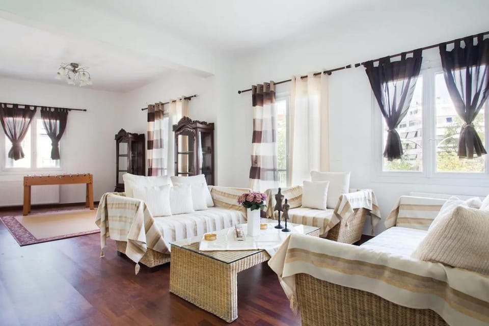 Living room, Photo of the whole room, Seating area, Dining area