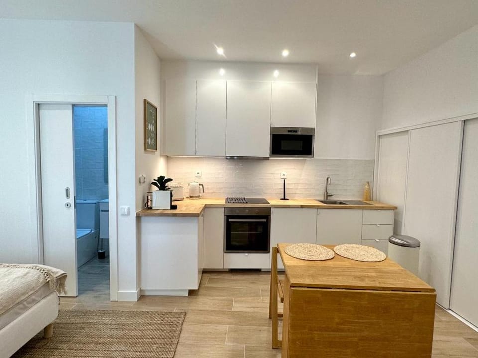 Cute Studio 2 mins from Beach Apartment in Nazaré