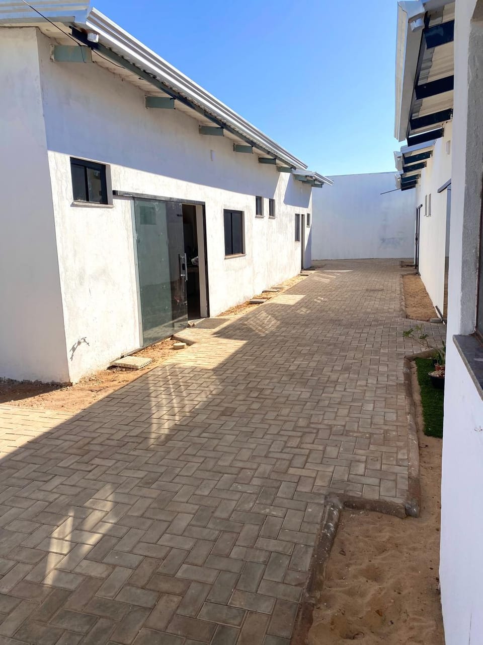 Property building, Facade/entrance, Day