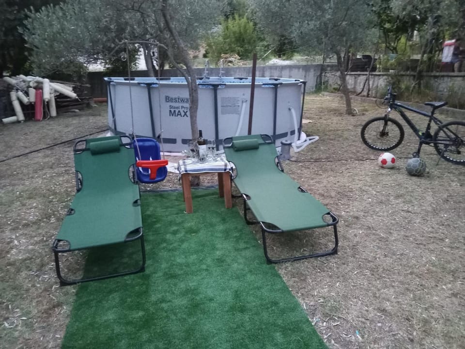 Garden, Swimming pool, sunbed