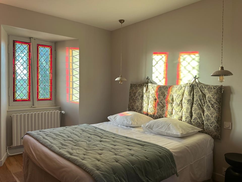 Le Château de Saint-Angel, Le Manoir du Rigouneix, 5 minutes A89, nature, calme, sauna Bed and Breakfast in Auvergne-Rhône-Alpes