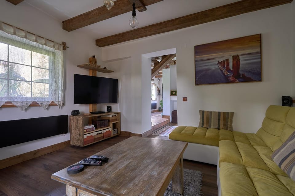 TV and multimedia, Living room, Evening entertainment
