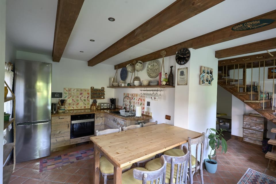 Kitchen or kitchenette, Dining area, pet friendly, stove