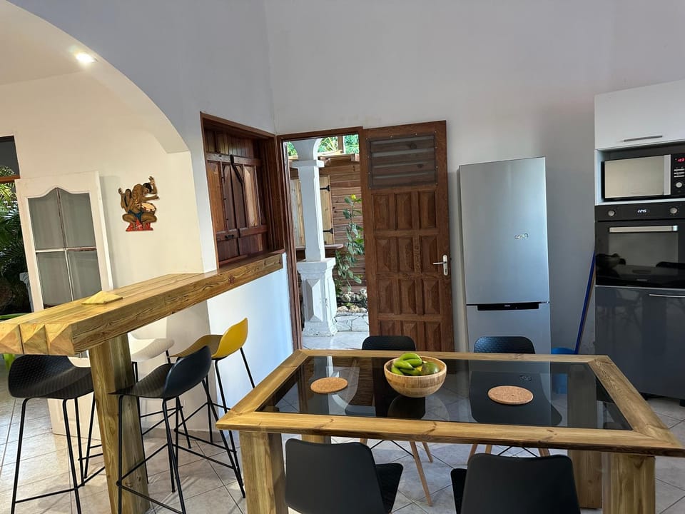 Kitchen or kitchenette, Dining area, oven, stove