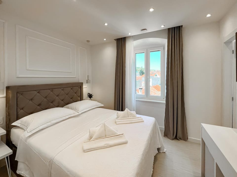 Bed, View (from property/room), towels