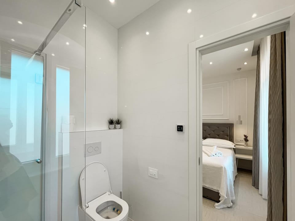 Shower, Toilet, Bed, Bathroom