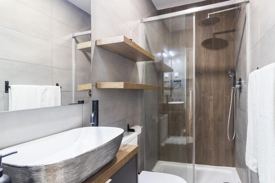 Apartment 1 Bedroom with AC Fiber Optic Internet Apartment in Lisbon