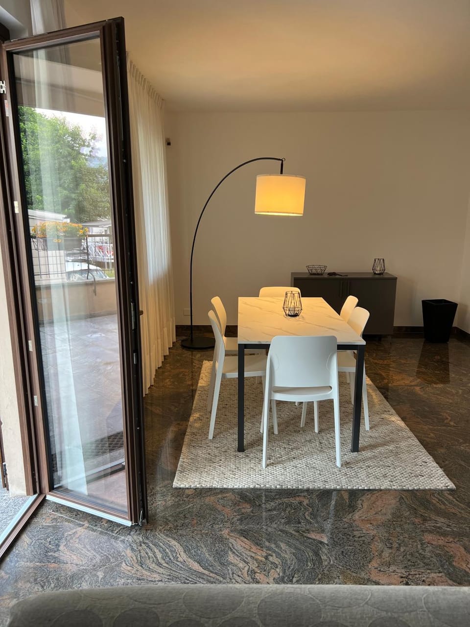 Seating area, Dining area