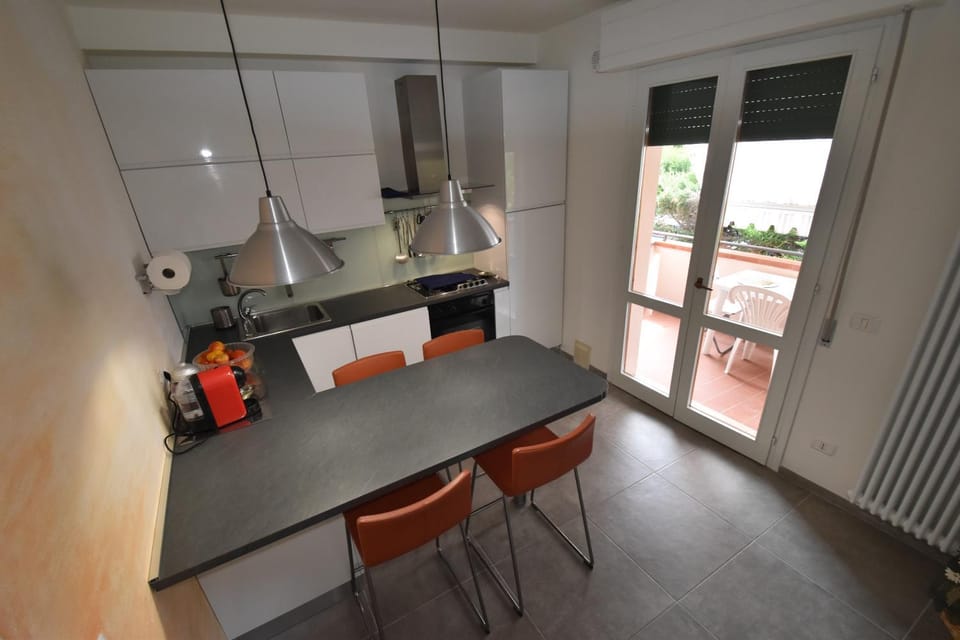 Kitchen or kitchenette, Dining area, pet friendly, stove