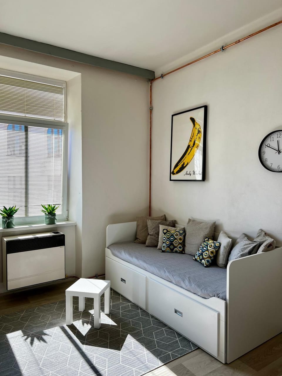Bed, Living room, Seating area