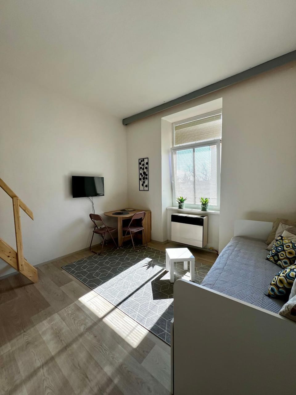 TV and multimedia, Living room, Seating area, Evening entertainment