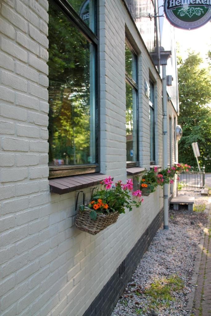 't Wapen van Middelie Hotel in North Holland (province)