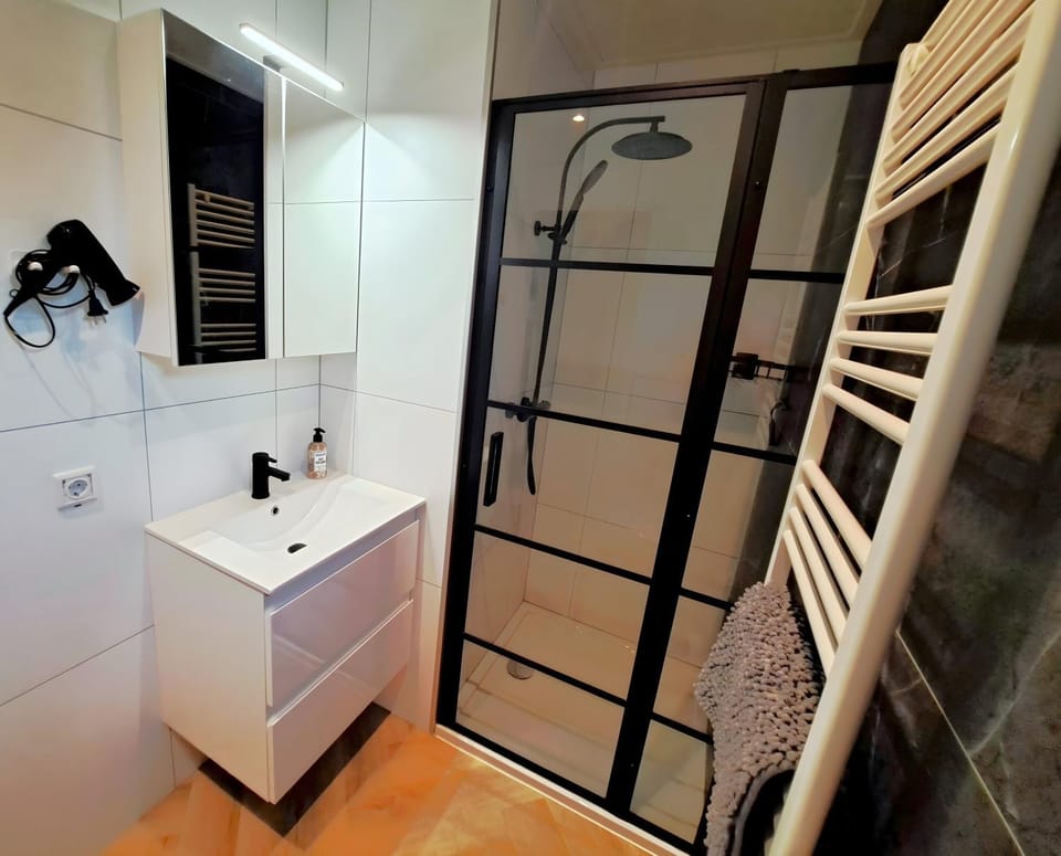 Shower, Bathroom, heating