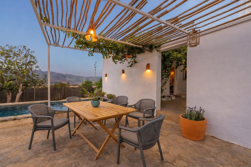 Patio, Off site, Dining area, Swimming pool