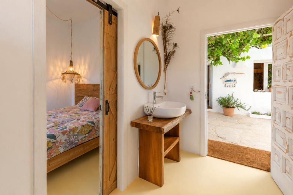 Bathroom, Bedroom, Garden view