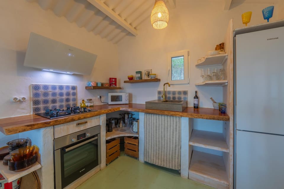 Kitchen or kitchenette, dishwasher, oven, pet friendly, toaster