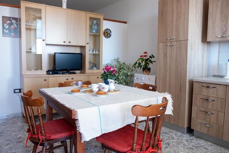TV and multimedia, Kitchen or kitchenette, Dining area