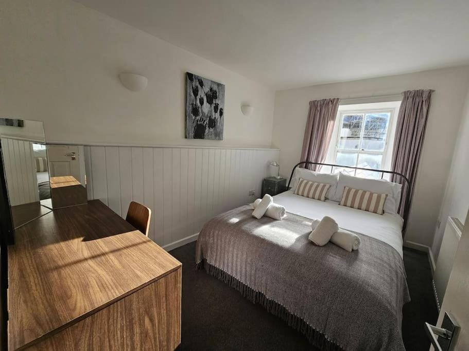 Bed, Photo of the whole room, Bedroom, hair dresser