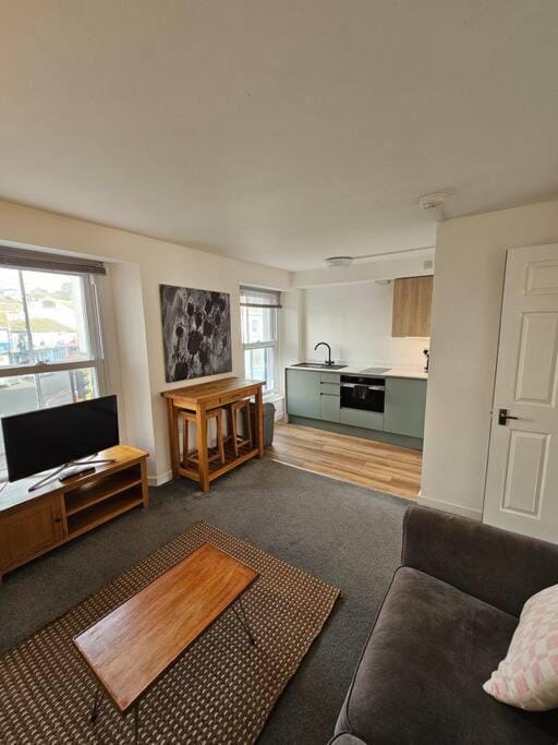 TV and multimedia, Kitchen or kitchenette, Living room, Dining area, pet friendly, stove