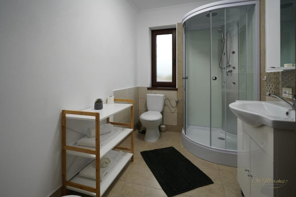 La 2 pruni Bed and Breakfast in Romania