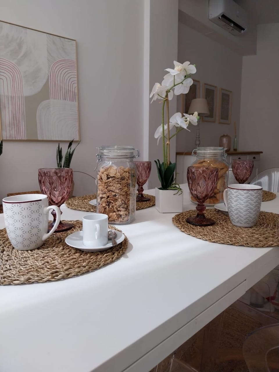 Coffee/tea facilities, Food and drinks, Dining area, Food