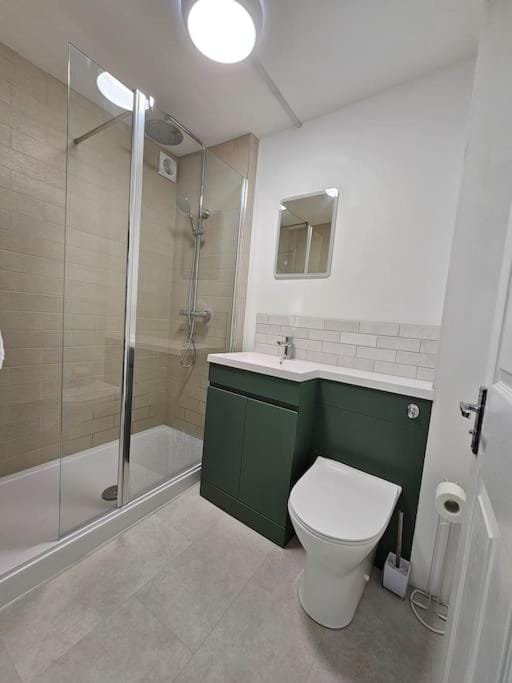 Shower, Toilet, Bathroom