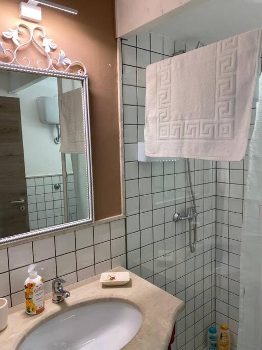 Shower, Bathroom, towels