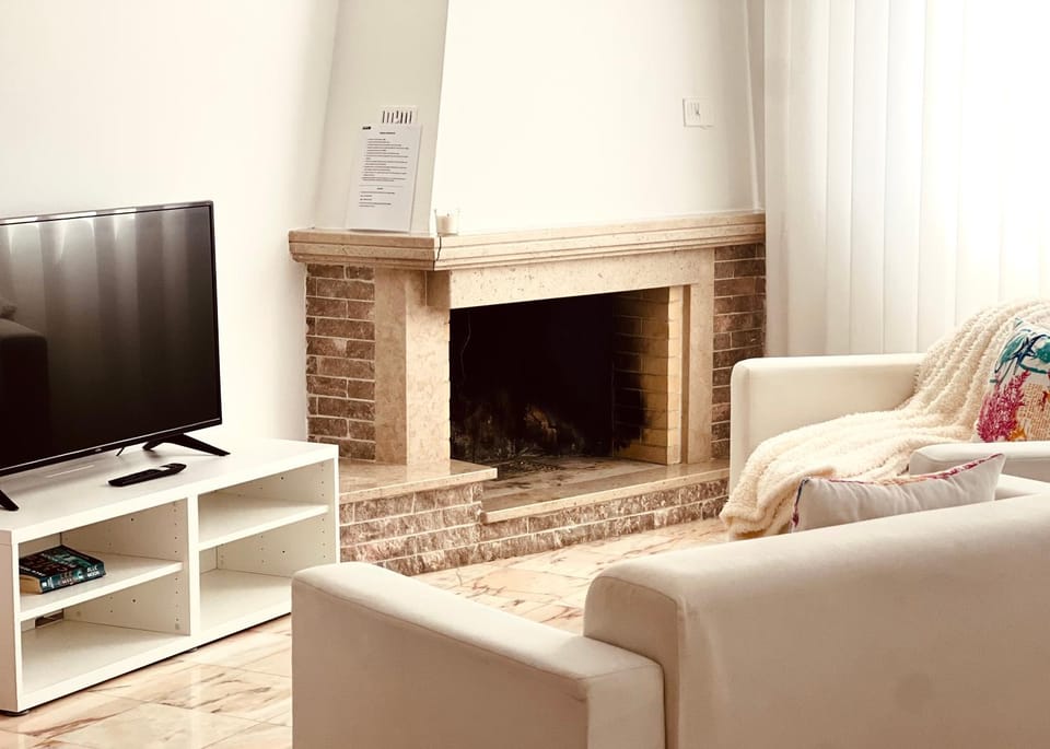 TV and multimedia, Living room, flat iron