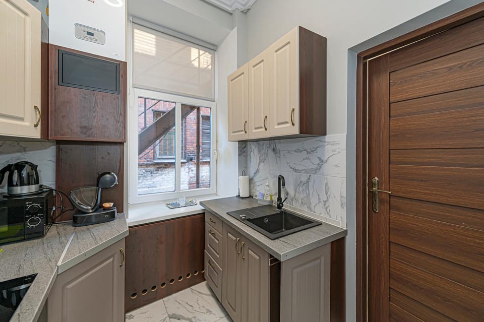 Coffee/tea facilities, minibar, kitchen