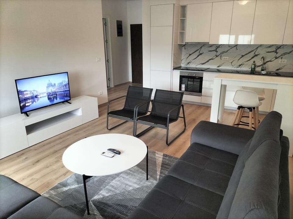 Communal lounge/ TV room, TV and multimedia, Living room