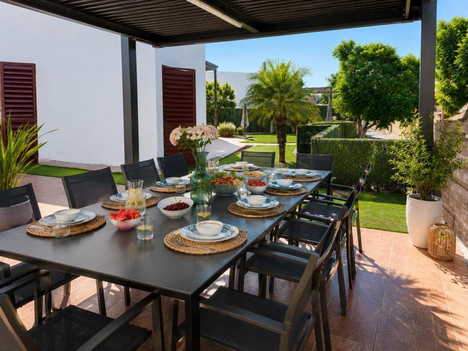 Dining area, Pool view, Pool view, Swimming pool