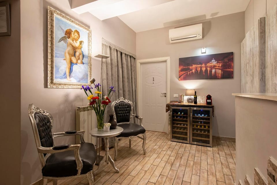 Lobby or reception, Other, Photo of the whole room, Decorative detail, Drinks, Alcoholic drinks, Non alcoholic drinks