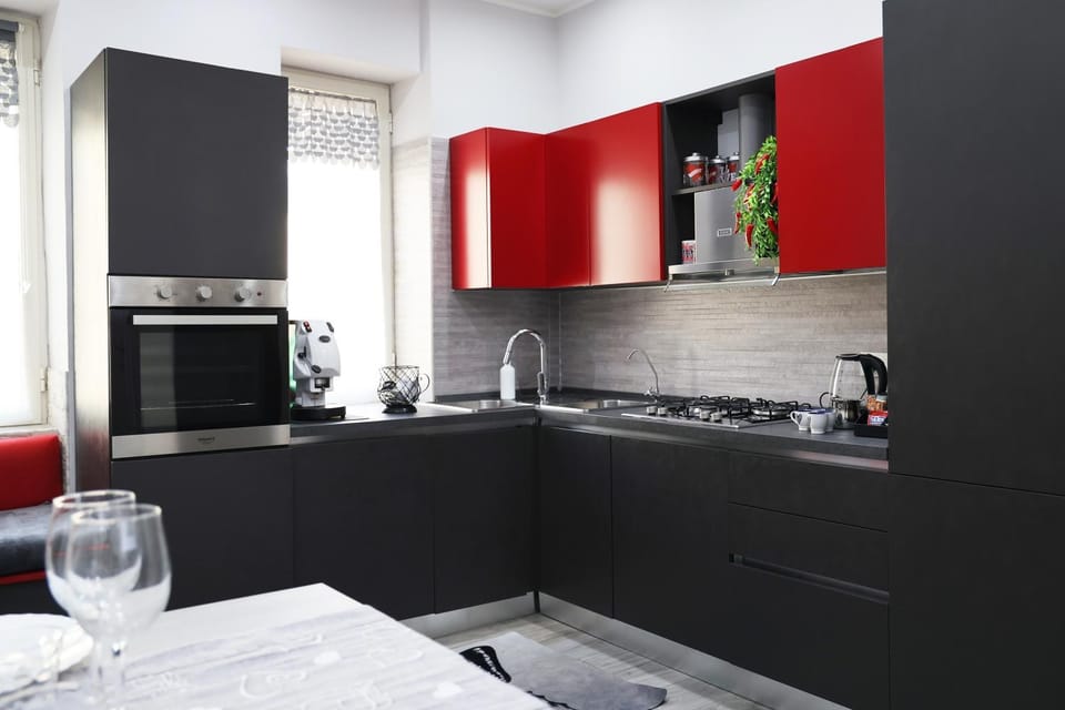 Kitchen or kitchenette, Dining area, minibar, stove