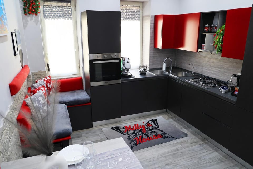 Kitchen or kitchenette, Living room, minibar, stove