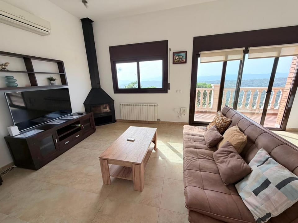 Villa Rossinyols House in Selva
