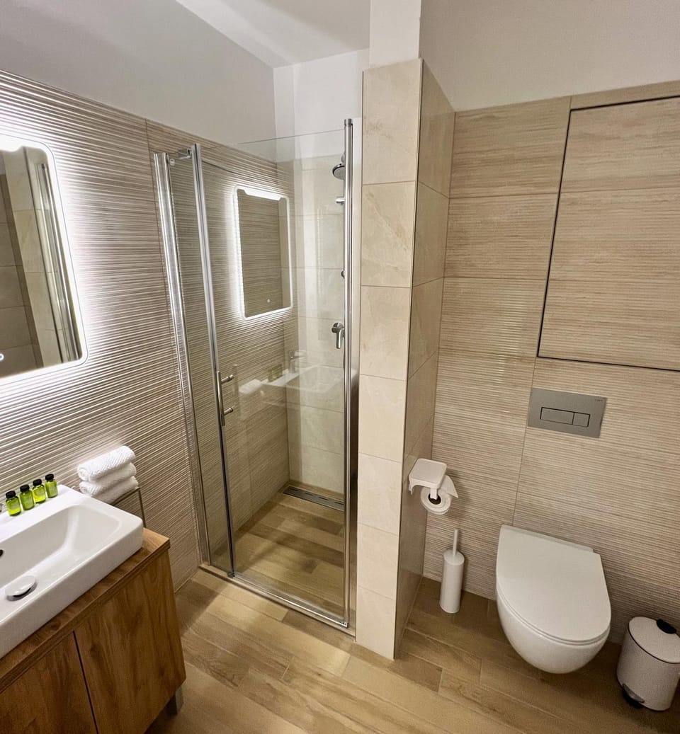 Shower, Toilet, Bathroom